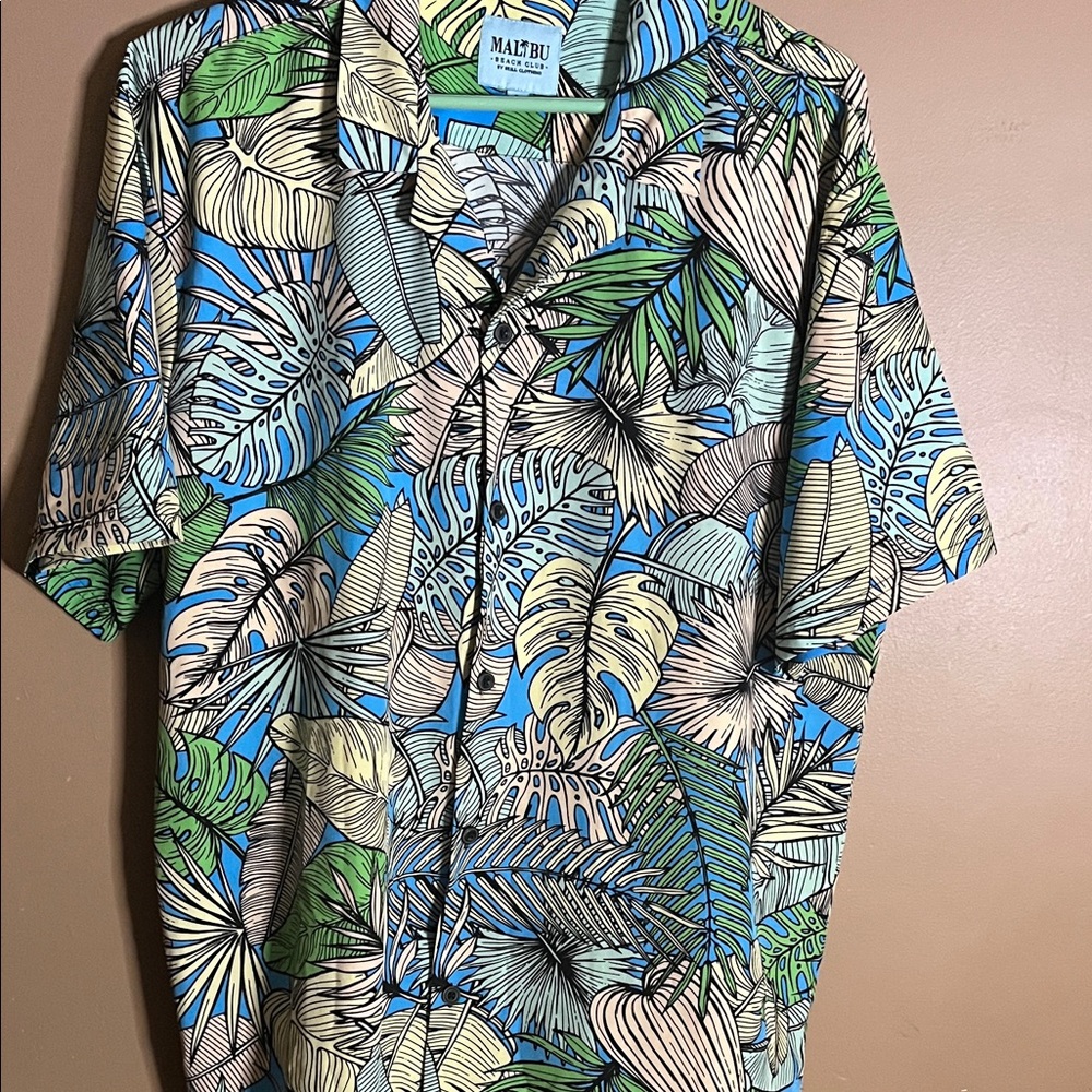 😄Leafy vacation style shirt buttons large